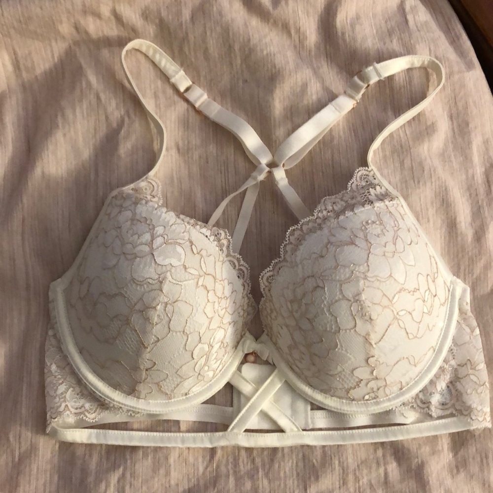 NWOT 32D Bra